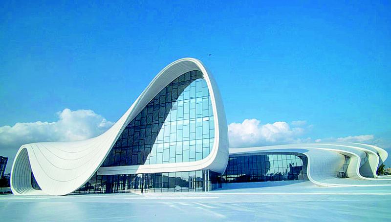 Hình ảnh trừu tượng minh họa tư duy không gian với các khối lập phương xoay và kết nối với nhau trong một không gian ba chiều, có thể có các đường nối hoặc mũi tên chỉ sự dịch chuyển/quan hệ không gian